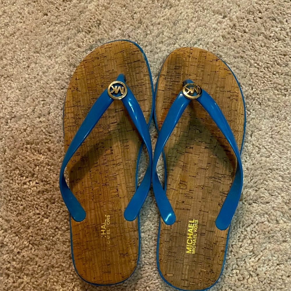 Michael Kors size 9 blue W flip flop